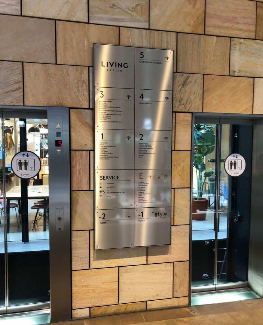 Identificación de áreas en edificio corporativo